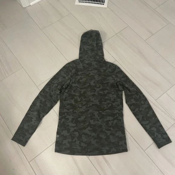Like New 💙 Lululemon Athletica Forme Fit Camouflage Hoodie - Picture 2 of 3